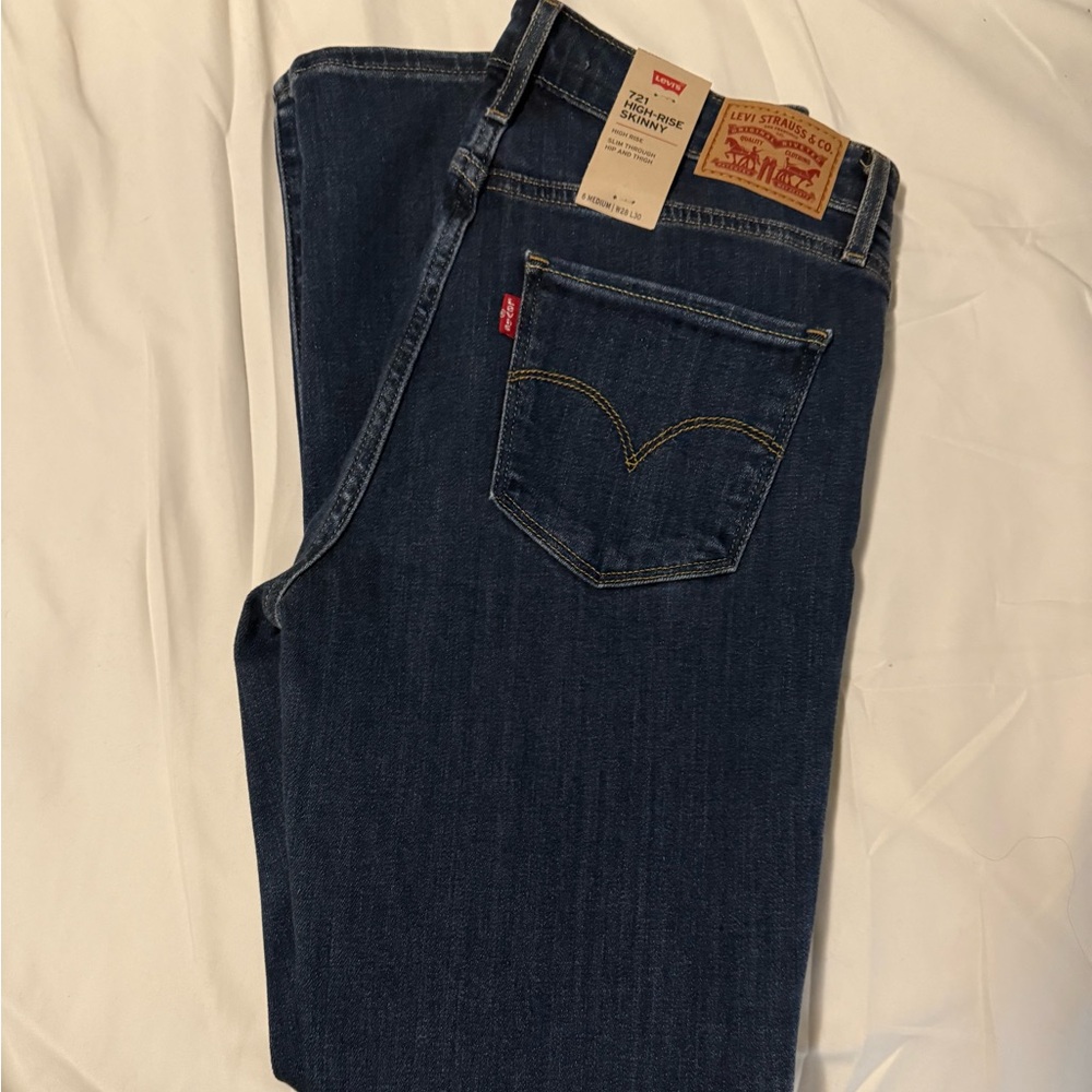 Women’s Levi skinny jeans
